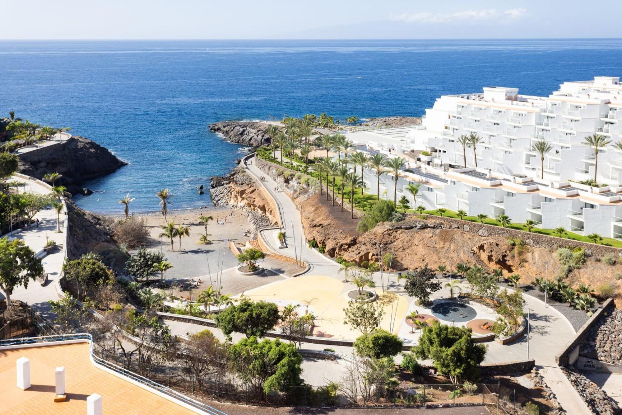 With At 50 Meters, Swimming Pool And Wonderful Oceansunset View Apartment