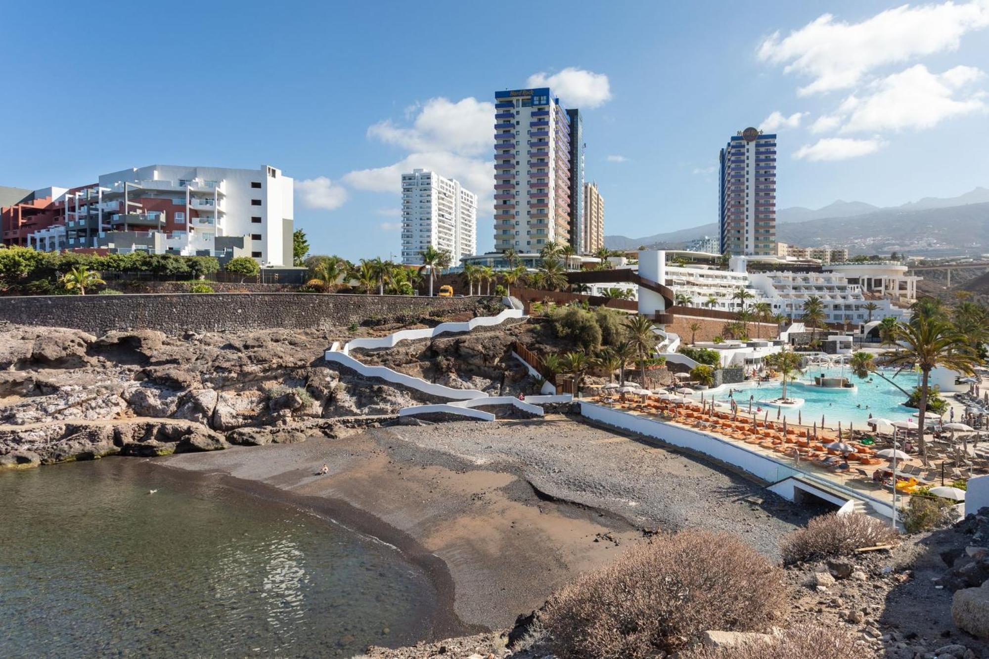With At 50 Meters, Swimming Pool And Wonderful Oceansunset View Apartment